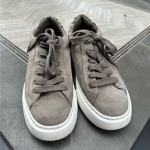 VINCE women’s gray snakeskin trim round toe platform 1.5 inches sneakers size 8